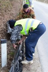 Prostovoljci Športnega društva Drobinsko so s postavitvijo ograje tudi letos poskrbeli za dvoživke.